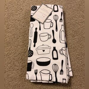 Studio Collection Black and White Kitchen Towel Set